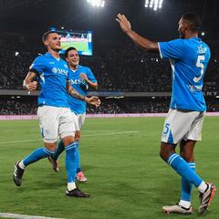 Rafa Marín se estrena con goleada