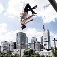 Jason Paul sorprende a todo el mundo con un vídeo de parkour 'hacia atrás'