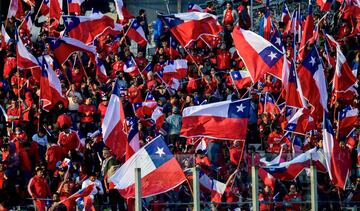 Espectacular ambiente en el Monumental para el Chile-Ecuador