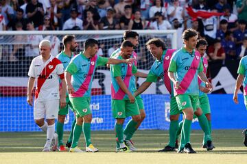 Nolito, Villa e Iván Campo celebran un gol.