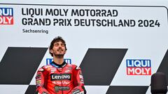 Francesco Bagnaia en lo alto del podio de Alemania.