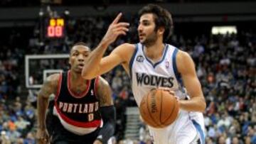 Ricky Rubio defendido por Damian Lillard.