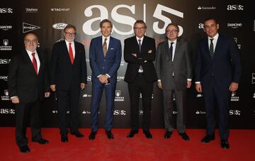 Alfredo Relaño, Juan Luis Cebrián, Lobo Carrasco, Santi Nolla (Director del Mundo Deportivo), Manuel Polanco y Manuel Mirat. 