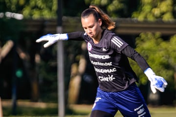 La Roja Femenina realizó su tercer día de entrenamientos en la cancha del Colegio Colombo Británico de Cali. En la primera jornada del Grupo A tendrá descanso.