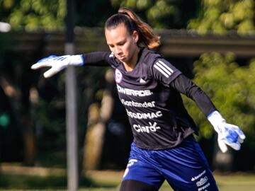 La Roja Femenina realizó su tercer día de entrenamientos en la cancha del Colegio Colombo Británico de Cali. En la primera jornada del Grupo A tendrá descanso.