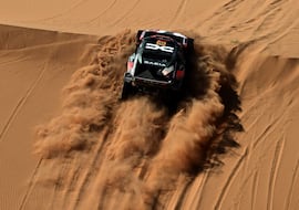 Al Attiyah reina en el caos de Roma y Sainz