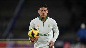 Leon's Colombian midfielder #10 James Rodr�guez looks on during the warm-up ahead of the Liga MX Clausura football match between Cruz Azul and Leon at the Olimpico Universitario stadium in Mexico City on April 15, 2025. (Photo by Yuri CORTEZ / AFP)