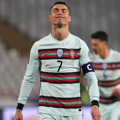 José Enrique trolea a Ronaldo y a Bruno: una carga para Diogo Jota