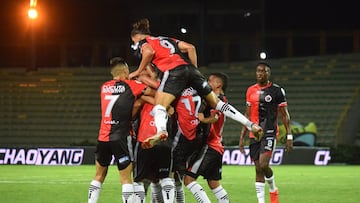 Jugadores del Cúcuta Deportivo en un partido de Liga BetPlay.