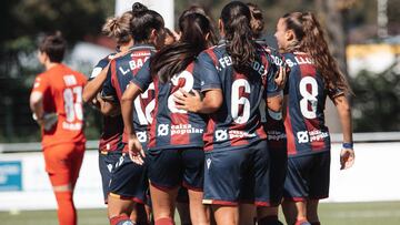 El Levante femenino celebra un gol.