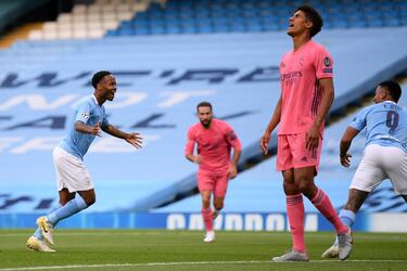 Una vez conquistada la Liga, el partido clave de la temporada llegaba a comienzos del mes de agosto en Manchester. Los blancos necesitaban ganar para poder acceder a los cuartos de final. Pero un desastroso inicio de partido echó todo por la borda. Dos fallos estrepitosos de Varane (uno en cada parte) impidieron que los blancos pudieran remontar. Pese a que Benzema igualó el partido con cerca de una hora de partido, el segundo tanto del City acabó por hundir las expectativas blancas. Fue la primera eliminación en Champions del Madrid con Zidane como entrenador en el banquillo.