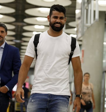 Locura por Diego Costa en su llegada a Madrid