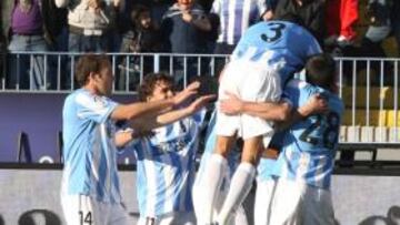 <b>ALEGRÍA. </b>Los jugadores del Málaga celebraron así el segundo gol al Mallorca.