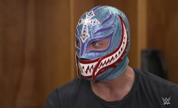 Tal vez una de las máscaras más bonitas de Rey Mysterio fue esta donde rindió homenaje a Mil Máscaras en una entrevista con WWE.