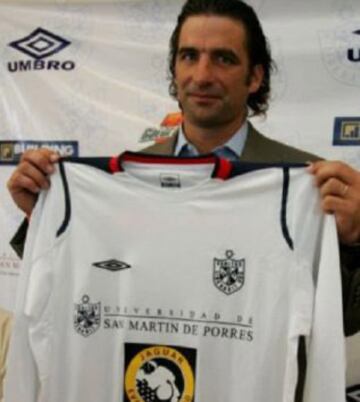 En 2006 firmó contrato como DT de la Universidad de San Martín. Fu su segunda incursión como técnico tras su paso por Colón (1995).