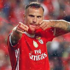 Seferovic y Rafa Silva sellan la remontada del Benfica en 6'
