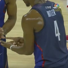 DeRozan y Butler deciden quien lanza a piedra, papel o tijera