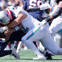 What is targeting in football? The rule to protect offensive position players explained