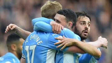 Manchester (United Kingdom), 16/10/2021.- Kevin De Bruyne (L) of Manchester City celebrates with teammates Phil Foden (C) and Bernardo Silva (R) after scoring the 2-0 goal during the English Premier League soccer match between Manchester City and Burnley