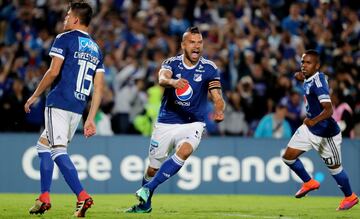 Independiente empató gracias al gol de Emmanuel Gigliotti y Andrés Cadavid puso arriba a Millonarios. Al final, fue 1-1 en Bogotá. El equipo azul está obligado a ganar en Sao Paulo ante Corinthians.