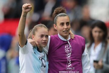 Japón empató sin goles ante Argentina y Canadá logró la victoria por la mínima diferencia ante Camerún.