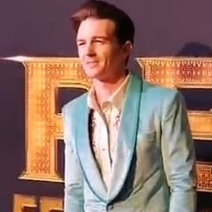 Drake Bell sorprende en la alfombra roja de la serie ‘El Rey, Vicente Fernández’