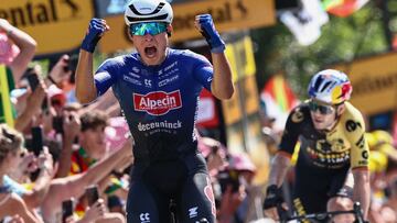 Alpecin-Deceuninck's Belgian rider Jasper Philipsen celebrates as he cycles ahead of Jumbo-Visma's Belgian rider Wout Van Aert (R) to the finish line to win the 3rd stage of the 110th edition of the Tour de France cycling race, 193,5 km between Amorebieta-Etxano in Northern Spain and Bayonne in southwestern France, on July 3, 2023. (Photo by Anne-Christine POUJOULAT / AFP)