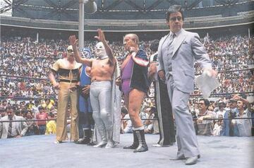 El mítico 'Enmascarado de Plata' luchó por última vez el 12 de septiembre de 1982 ante un Toreo de Cuatro Caminos completamente lleno para despedir a su ídolo.