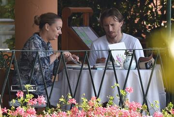 El centrocampista croata del Real Madrid, Luka Modric, se encuentra disfrutando de unas merecidas vacaciones junto a su familia en Portofino, pueblo pesquero ubicado en la costa de la Riviera Italiana, al sudeste de Génova.