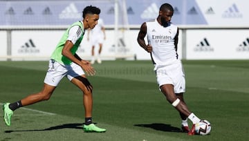 Álvaro Rodríguez es la cuota uruguaya para este Sudamericano. Nació en España, jugó con la Sub 18, pero se decantó por la camiseta charrúa. Está en el Castilla desde el 2022.