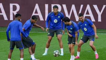 DORTMUND (Germany), 14/04/2025.- Players of Barcelona attend a training session in Dortmund, Germany, 14 April 2025. FC Barcelona will face Borussia Dortmund in their UEFA Champions League Round quarter final second leg soccer match on 15 April. (Liga de Campeones, Alemania) EFE/EPA/CHRISTOPHER NEUNDORF