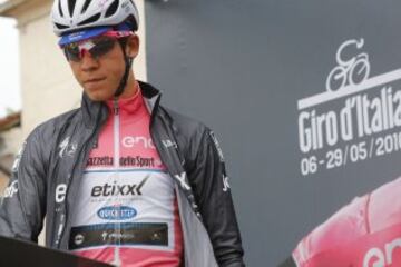 El líder del Giro Bob Jungels en la salida en la duodécima etapa en la plaza Castello en Noale (Treviso).