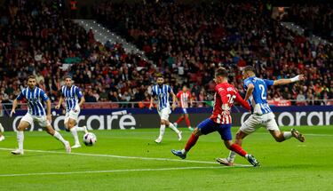 1-0. Rodrigo Riquelme recibe en el segundo palo un balón colgado, se va de Andoni Gorosabel y supera a Siviera con un disparo con la pierna izquierda desde la esquina del área pequeña del conjunto babzorro.