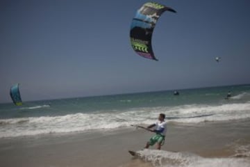 El kitesurf inunda Tarifa