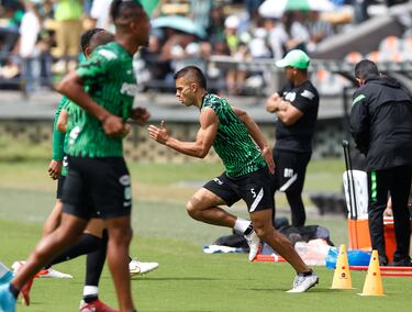 Fotos del entrenamiento de Nacional en el Atanasio Girardot acompañado de su afición.