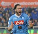 Doblete de Higuaín en Bérgamo; el Nápoles aprieta el Scudetto