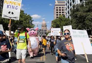 The best signs, banners and protest slogans at the No Kings rallies on Oct. 18