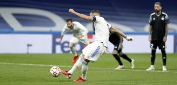 Benzema, de penalti, marcó el empate. 1-1.