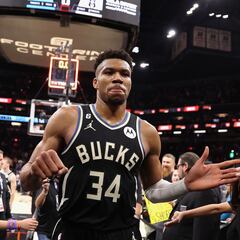 Un Giannis monstruoso olfatea el anillo