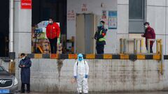 FILE PHOTO: A worker in PPE stands in Baishazhou market during a visit of World Health Organization (WHO) team tasked with investigating the origins of the coronavirus (COVID-19) pandemic, in Wuhan, Hubei province, China, Jan. 31, 2021. REUTERS/Thomas Peter/File Photo