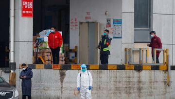 FILE PHOTO: A worker in PPE stands in Baishazhou market during a visit of World Health Organization (WHO) team tasked with investigating the origins of the coronavirus (COVID-19) pandemic, in Wuhan, Hubei province, China, Jan. 31, 2021. REUTERS/Thomas Peter/File Photo