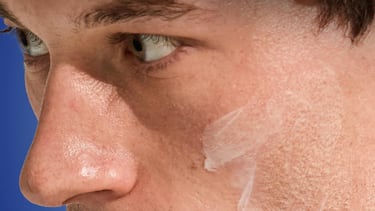 Esta crema facial para hombre arrasa durante el inicio de año: es de Nivea, contiene aloe vera y cuesta menos de 10 euros 