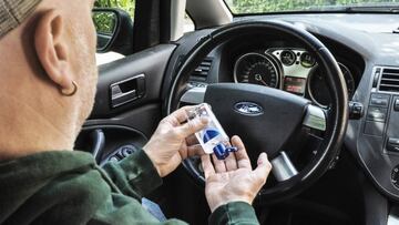 La razón por la que no es buena idea desinfectar el interior del auto con gel antibacterial. Mucha gente está cometiendo el error de aplicar este producto.