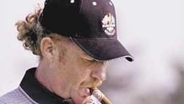 <b>SU PASIÓN. </b>Miguel Ángel Jiménez disfruta de un puro después de cada vuelta de golf.