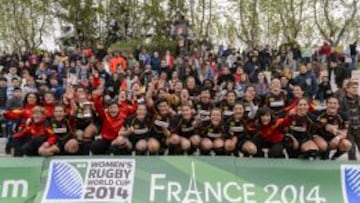 Las Leonas celebran su clasificación para la Copa del Mundo 2014 de Francia.
