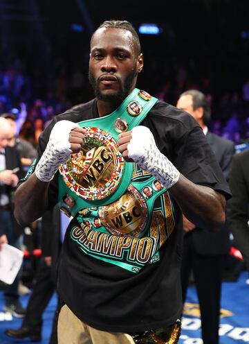 El boxeador estadounidense retuvo el título mundial de los pesados del Consejo Mundial en el primer asalto a los 2 minutos 59 segundos dejando KO al haitiano-canadiense.