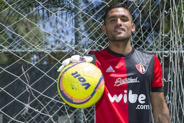 El joven de 21 años tiene un futuro brillante porque el pasado torneo pasó de ser la tercera opción del Atlas a tomar la titularidad.