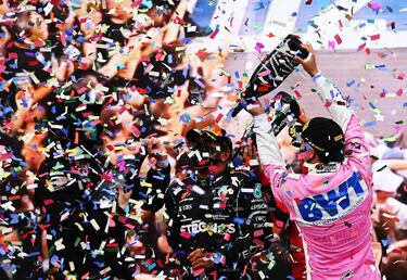 De nueva cuenta la gestión de las gomas de Sergio Pérez fue brillante y fundamental para acabar en el segundo lugar en Estambul. Pérez aguantó la presión de Verstappen, Albon y Leclerc para así sumar su noveno podio en su carrera.