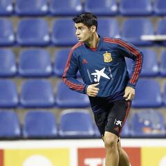 España se ejercita en El Saler para preparar el partido de Malta