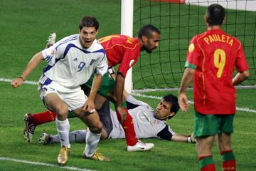 Si Zagorakis era el capitán, Charisteas fue el goleador. Anotó 3 goles ante rivales fuertes, a España en fase de grupos, a Francia en cuartos y a Portugal en la final.